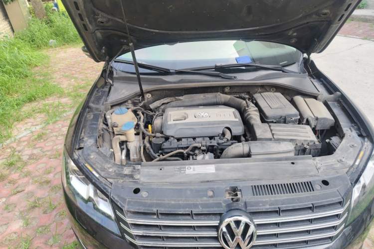 Used Volkswagen Passat 2015 1.8TSI DSG Prestige Edition Engine Bay Right