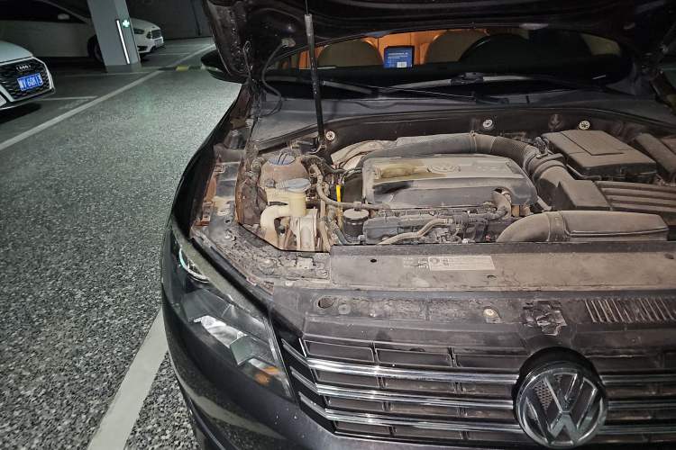 Used Volkswagen Passat 2015 1.8TSI DSG Prestige Edition Engine Bay Right