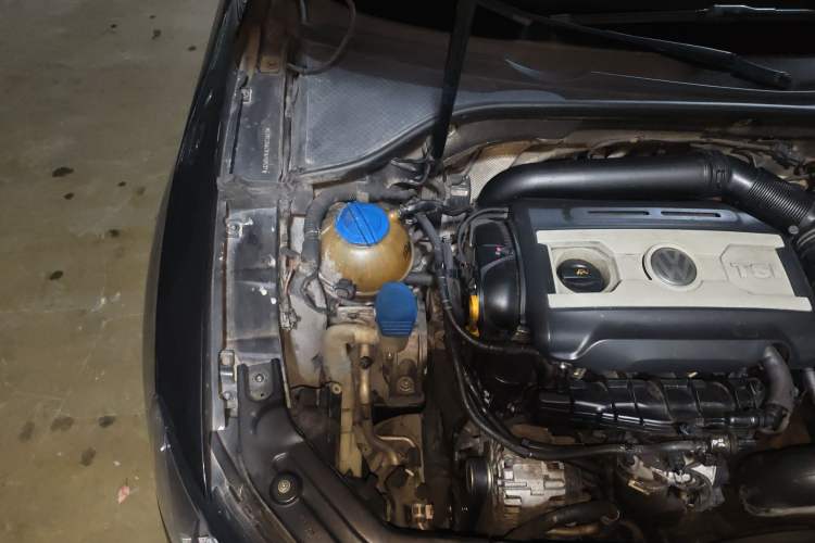 Used Volkswagen Passat 2015 1.8TSI DSG Prestige Edition Engine Bay Right