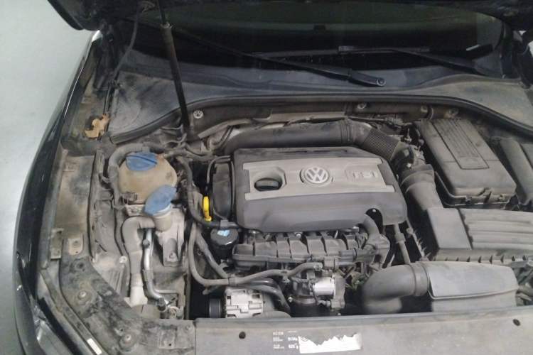 Used Volkswagen Passat 2015 1.8TSI DSG Prestige Edition Engine Bay Right