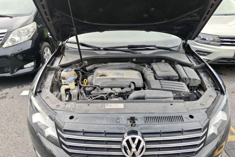 Used Volkswagen Passat 2015 1.8TSI DSG Prestige Edition Engine Bay Right