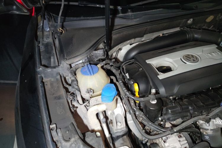 Used Volkswagen Passat 2015 1.8TSI DSG Prestige Edition Engine Bay Right