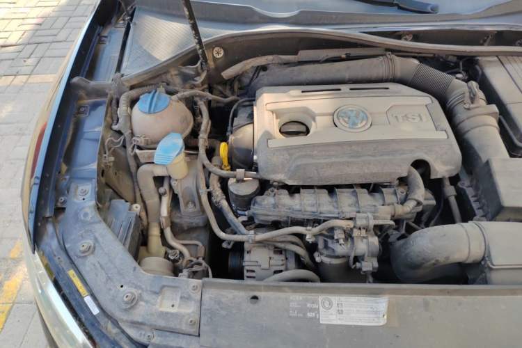 Used Volkswagen Passat 2015 1.8TSI DSG Prestige Edition Engine Bay Right