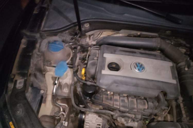 Used Volkswagen Passat 2015 1.8TSI DSG Prestige Edition Engine Bay Right