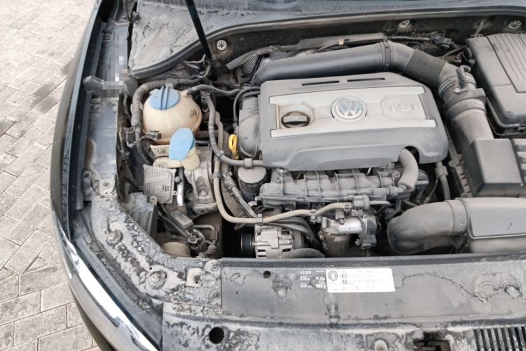 Used Volkswagen Passat 2015 1.8TSI DSG Prestige Edition Engine Bay Right