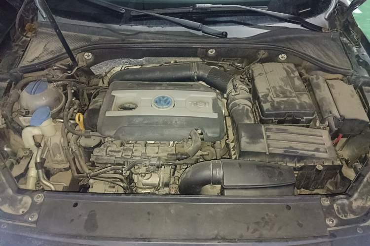 Used Volkswagen Passat 2015 1.8TSI Automatic Prestige Edition Engine Bay