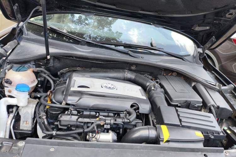 Used Volkswagen Passat 2015 1.8TSI DSG Prestige Edition Engine Bay