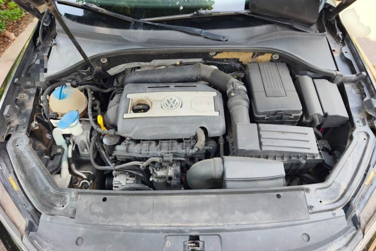 Used Volkswagen Passat 2015 1.8TSI DSG Prestige Edition Engine Bay