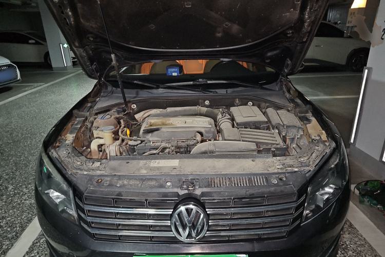 Used Volkswagen Passat 2015 1.8TSI DSG Prestige Edition Engine Bay