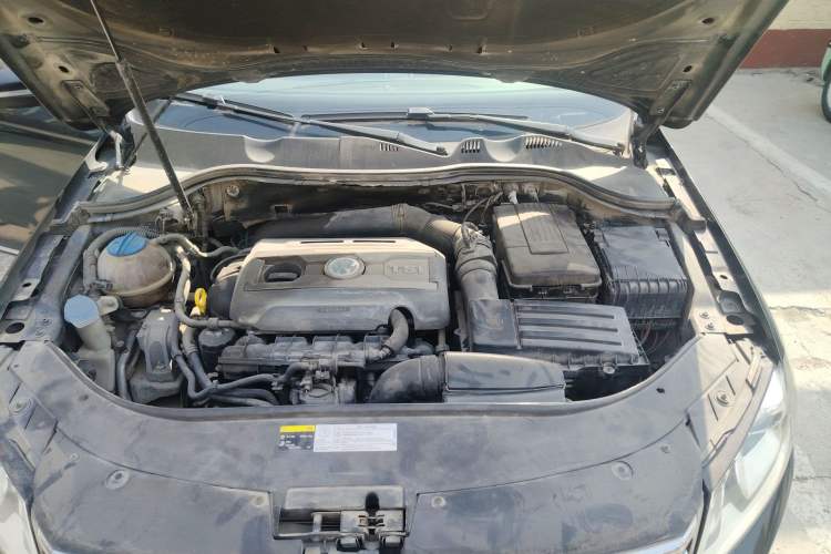Used Volkswagen Passat 2015 1.8TSI DSG Prestige Edition Engine Bay
