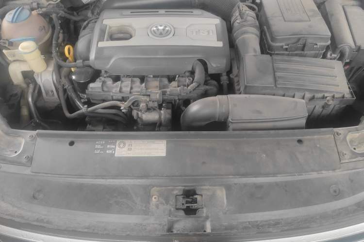 Used Volkswagen Passat 2015 1.8TSI DSG Luxury Edition Engine Bay