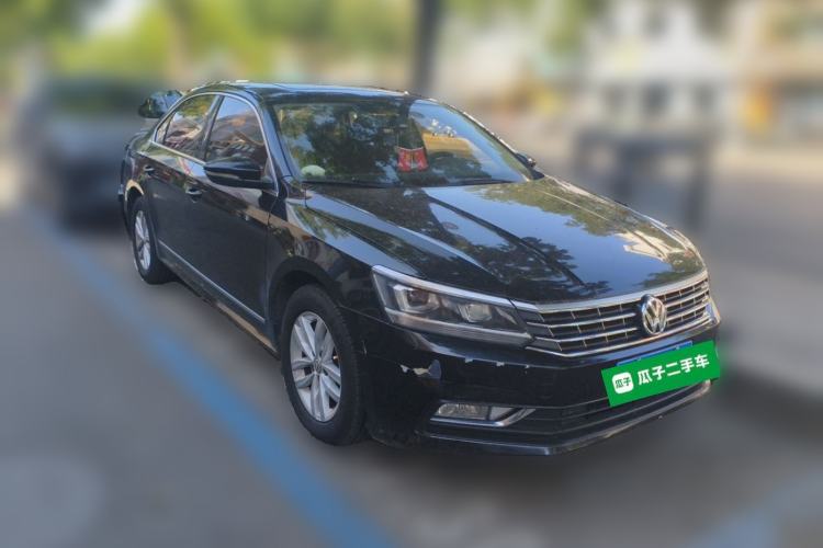 Used Volkswagen Passat 2015 1.8TSI DSG Luxury Edition Front Right 45 Deg