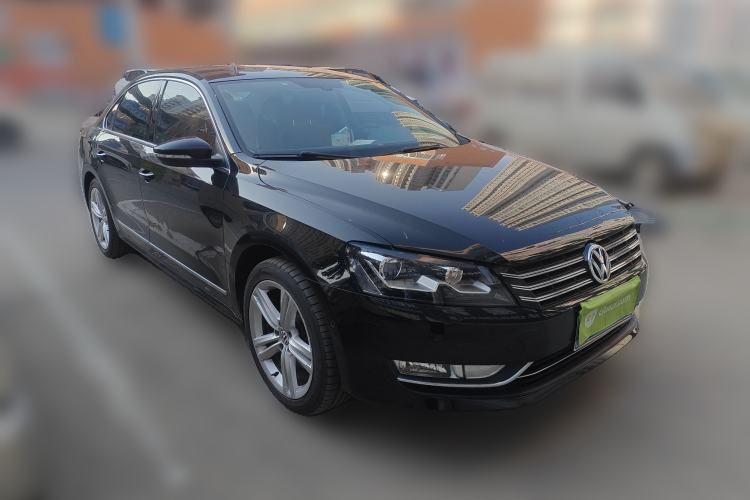Used Volkswagen Passat 2015 1.8TSI DSG Ultimate Edition Front Right 45 Deg