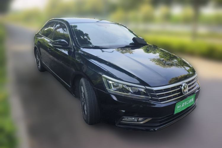 Used Volkswagen Passat 2015 1.8TSI DSG Prestige Edition Front Right 45 Deg