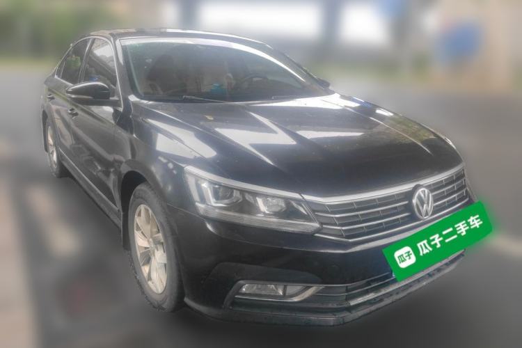 Used Volkswagen Passat 2015 1.8TSI DSG Luxury Edition Front Right 45 Deg