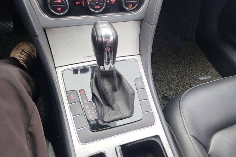 Used Volkswagen Passat 2015 1.8TSI DSG Prestige Edition Gear Lever