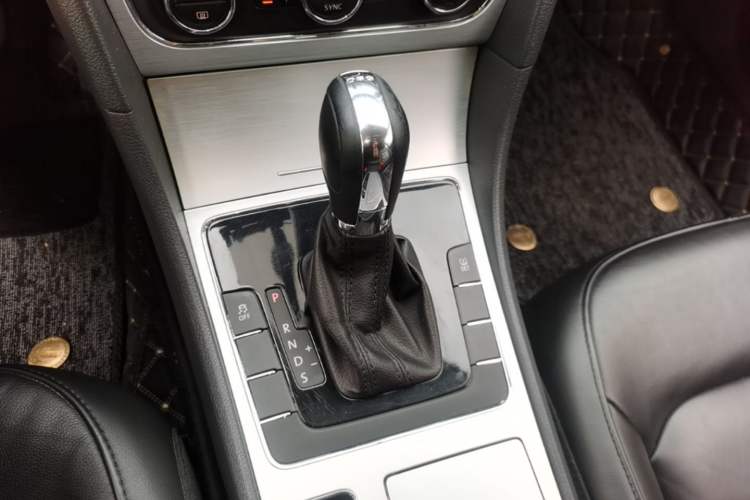Used Volkswagen Passat 2015 1.8TSI DSG Prestige Edition Gear Lever