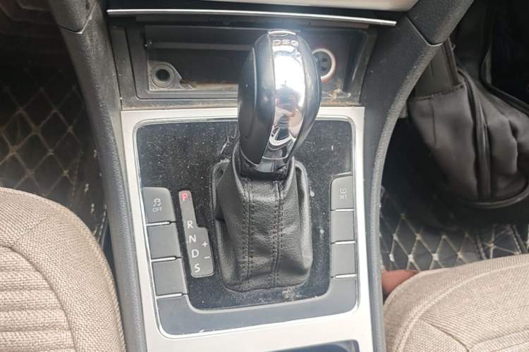Used Volkswagen Passat 2015 1.4TSI DSG Prestige Edition Gear Lever