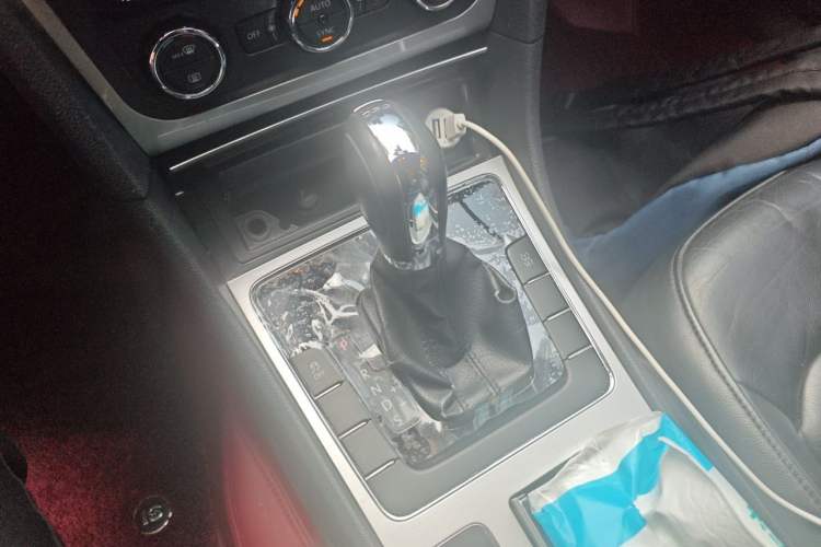 Used Volkswagen Passat 2015 1.8TSI DSG Prestige Edition Gear Lever