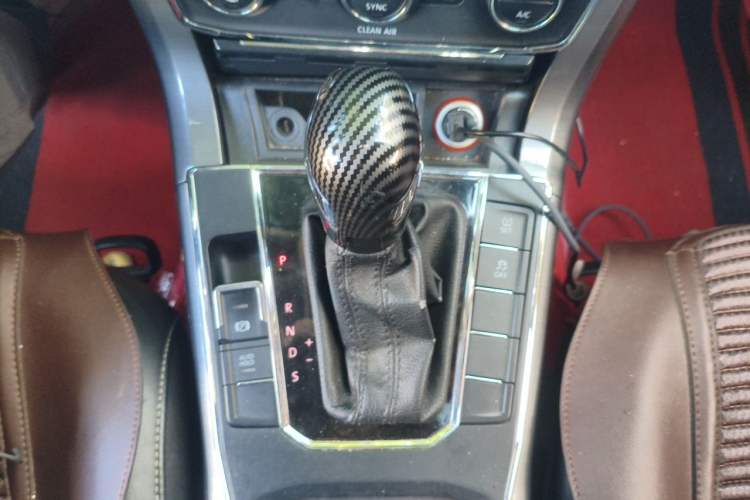 Used Volkswagen Passat 2015 1.8TSI DSG Luxury Edition Gear Lever