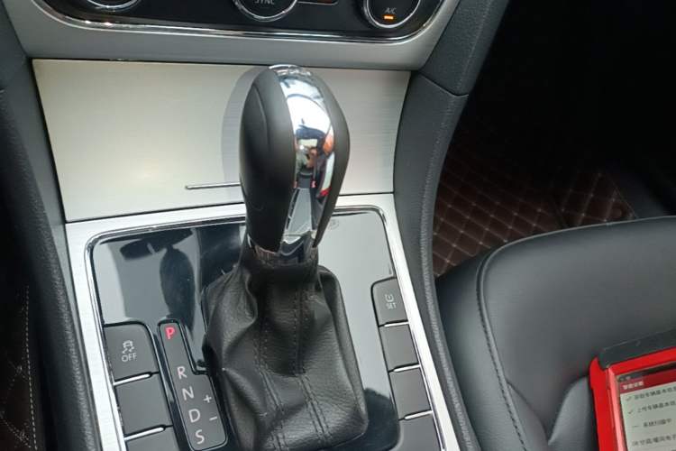 Used Volkswagen Passat 2015 1.8TSI DSG Prestige Edition Gear Lever