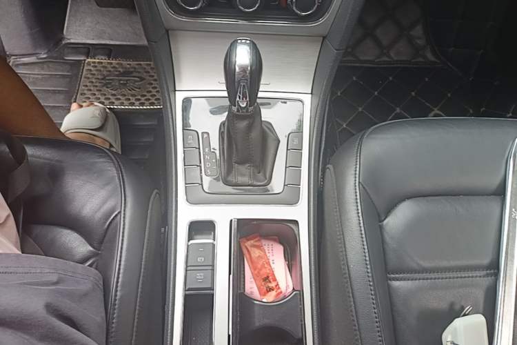 Used Volkswagen Passat 2015 1.8TSI Automatic Prestige Edition Gear Lever