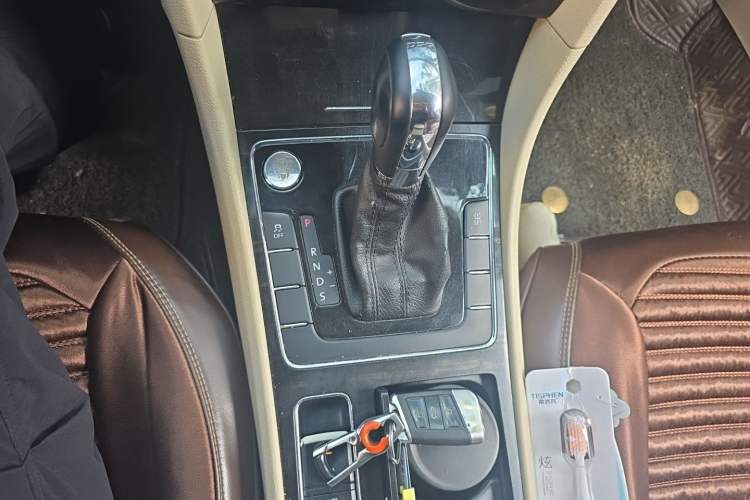 Used Volkswagen Passat 2015 1.8TSI DSG Prestige Edition Gear Lever