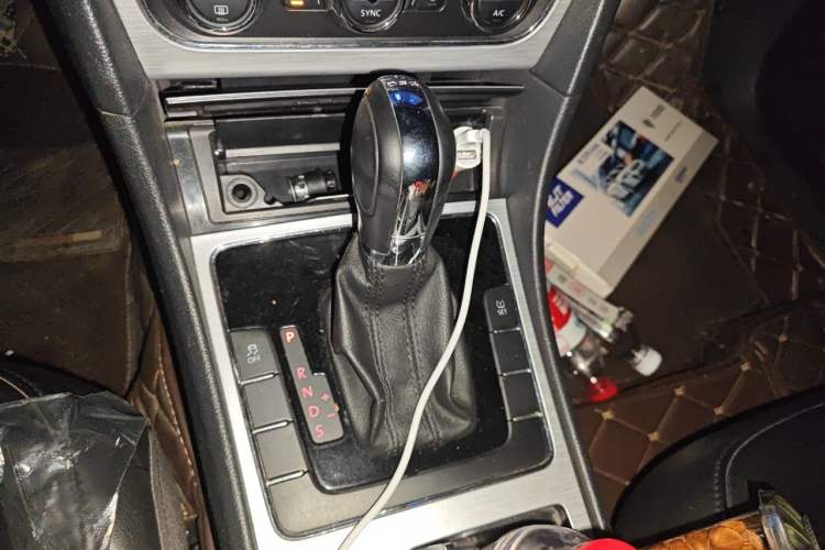 Used Volkswagen Passat 2015 1.8TSI Automatic Prestige Edition Gear Lever