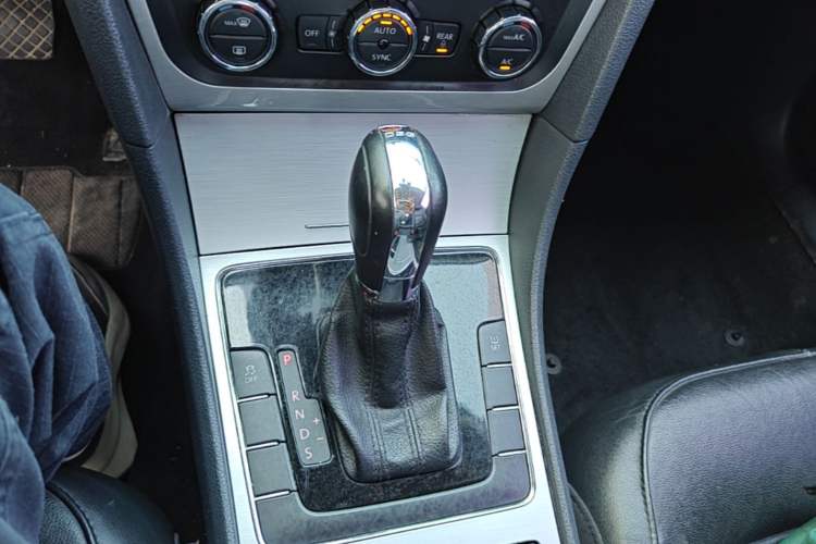 Used Volkswagen Passat 2015 1.8TSI DSG Prestige Edition Gear Lever