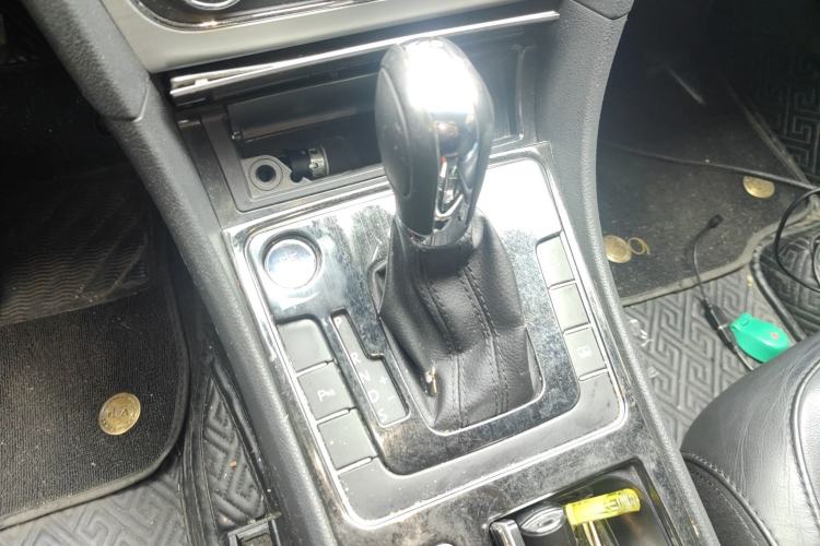Used Volkswagen Passat 2015 1.8TSI DSG Prestige Edition Gear Lever