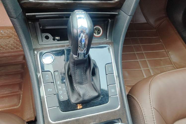 Used Volkswagen Passat 2015 1.8TSI DSG Prestige Edition Gear Lever