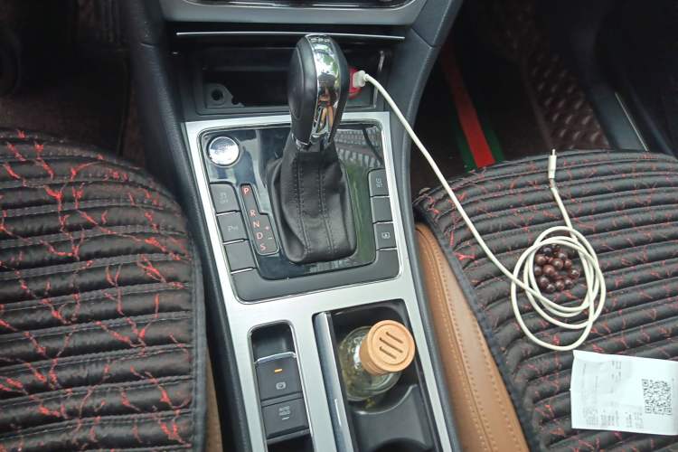 Used Volkswagen Passat 2015 1.8TSI DSG Prestige Edition Gear Lever