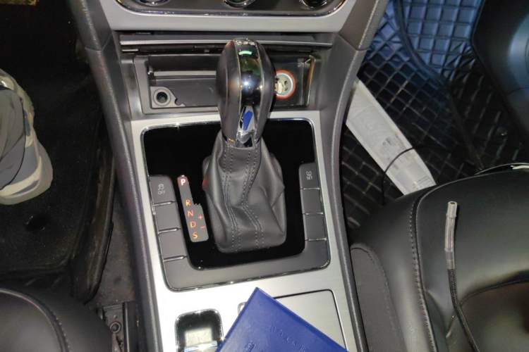 Used Volkswagen Passat 2015 1.8TSI DSG Prestige Edition Gear Lever