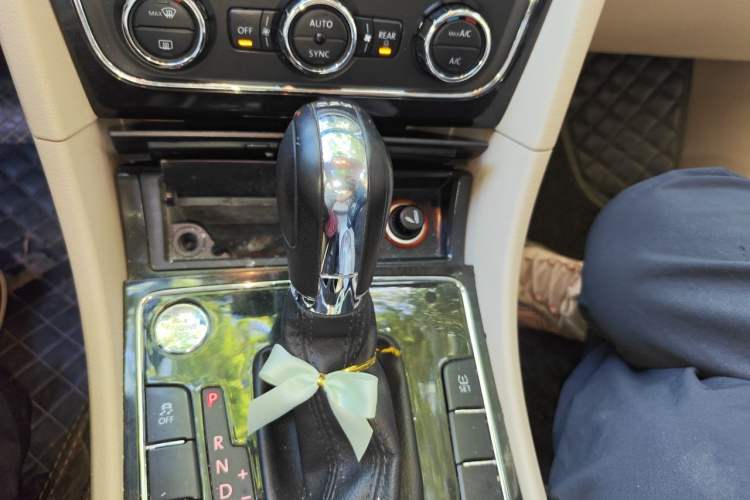 Used Volkswagen Passat 2015 1.8TSI DSG Prestige Edition Gear Lever