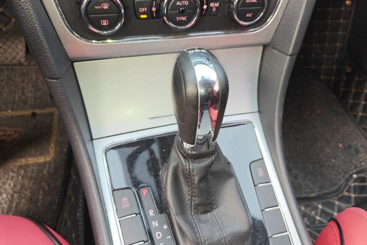 Used Volkswagen Passat 2015 1.8TSI DSG Prestige Edition Gear Lever