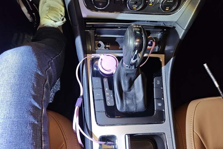 Used Volkswagen Passat 2015 1.8TSI DSG Prestige Edition Gear Lever