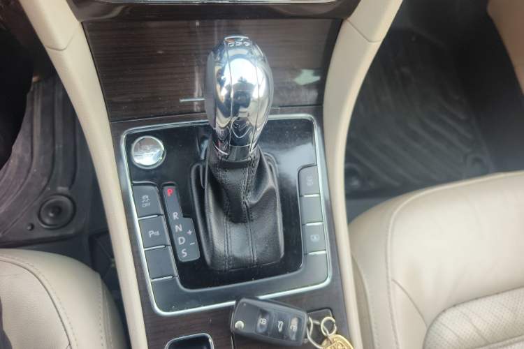 Used Volkswagen Passat 2015 1.8TSI DSG Prestige Edition Gear Lever