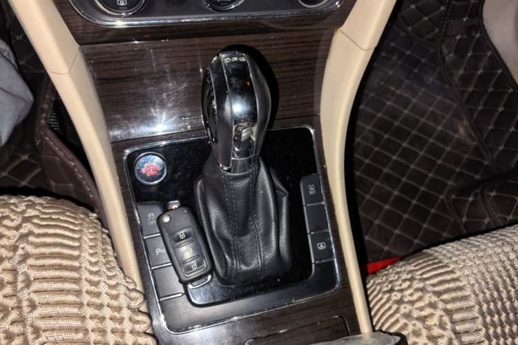 Used Volkswagen Passat 2015 1.8TSI DSG Prestige Edition Gear Lever