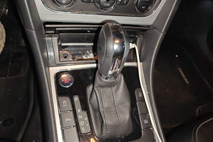 Used Volkswagen Passat 2015 1.8TSI DSG Prestige Edition Gear Lever