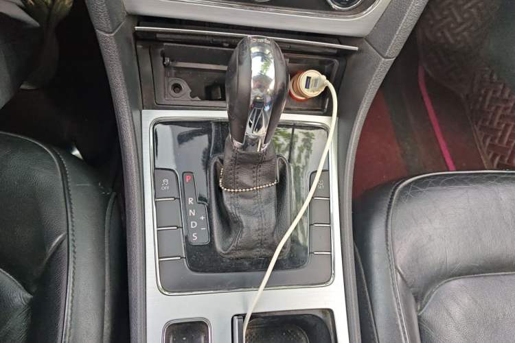 Used Volkswagen Passat 2015 1.8TSI DSG Prestige Edition Gear Lever