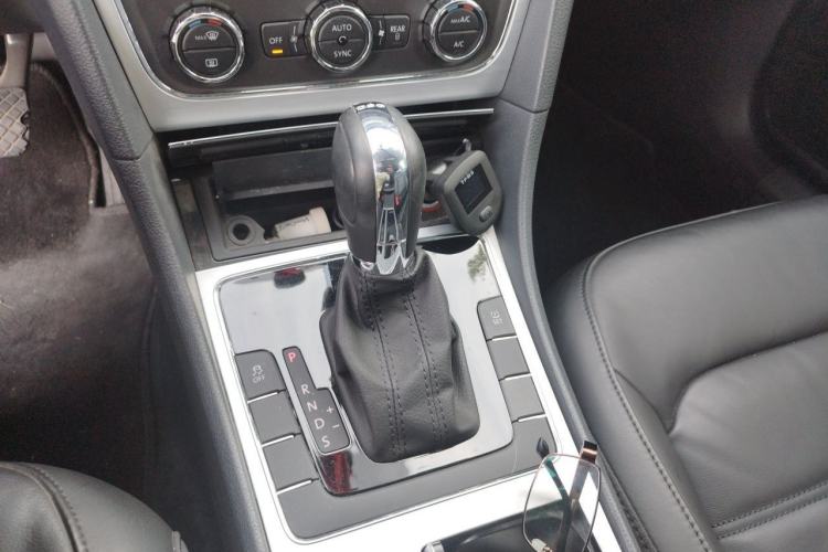 Used Volkswagen Passat 2015 1.8TSI DSG Prestige Edition Gear Lever