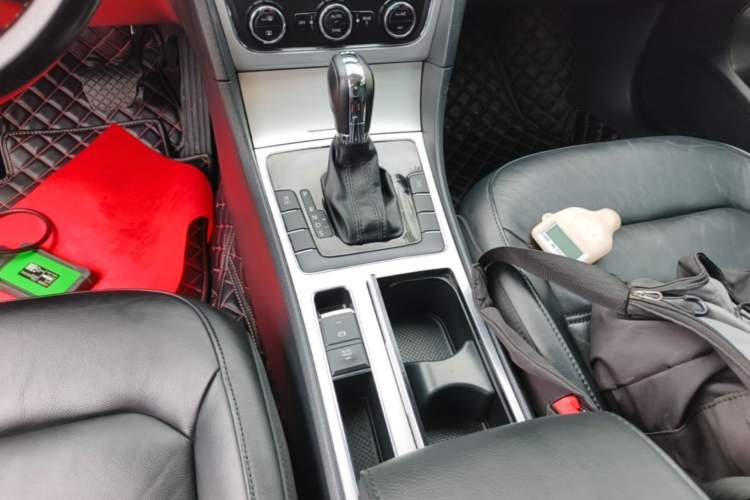 Used Volkswagen Passat 2015 1.8TSI DSG Prestige Edition Gear Lever