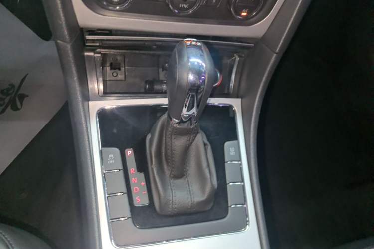 Used Volkswagen Passat 2015 1.8TSI DSG Prestige Edition Gear Lever
