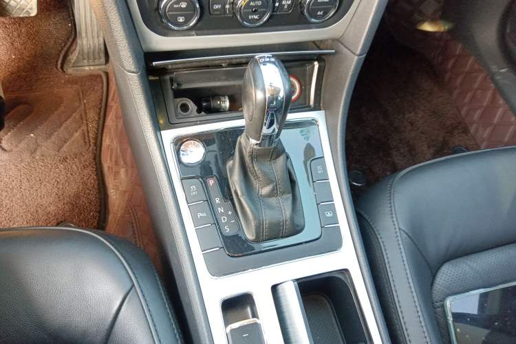 Used Volkswagen Passat 2015 1.8TSI DSG Prestige Edition Gear Lever