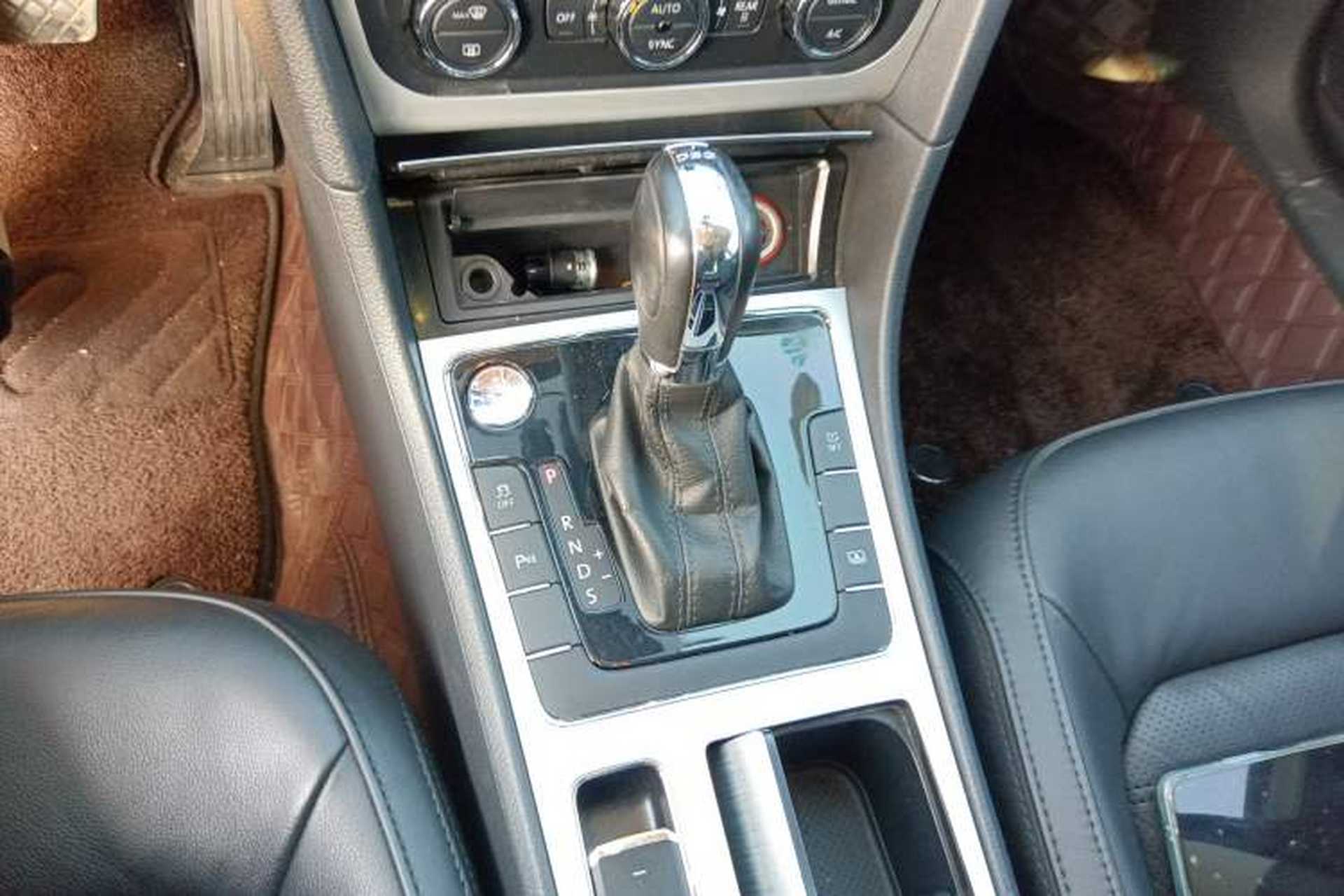 Used Volkswagen Passat 2015 1.8TSI DSG Prestige Edition Gear Lever