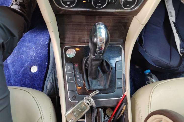 Used Volkswagen Passat 2015 1.8TSI DSG Prestige Edition Gear Lever