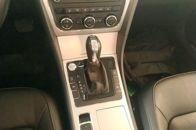 Used Volkswagen Passat 2015 1.8TSI DSG Prestige Edition Gear Lever
