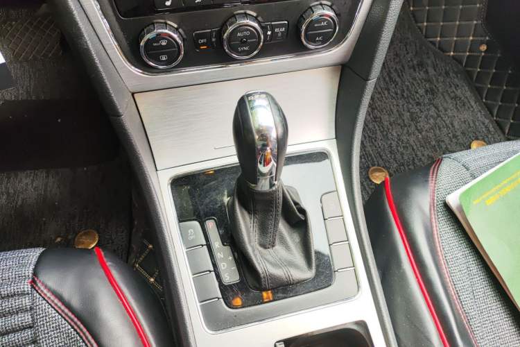Used Volkswagen Passat 2015 1.8TSI DSG Prestige Edition Gear Lever