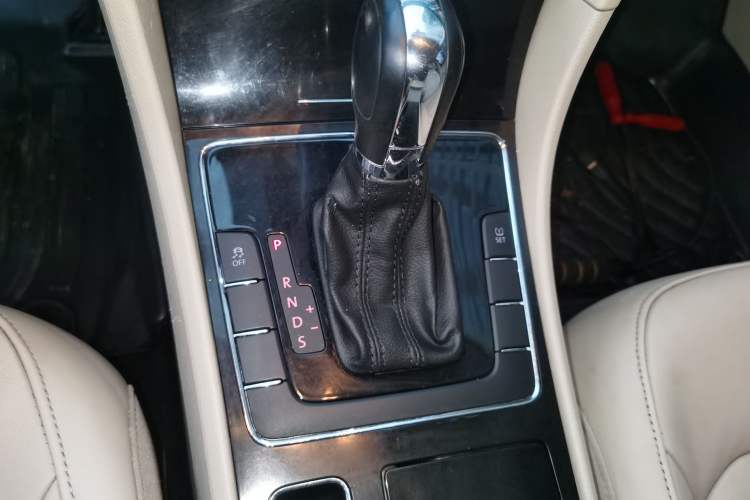 Used Volkswagen Passat 2015 1.8TSI DSG Prestige Edition Gear Lever