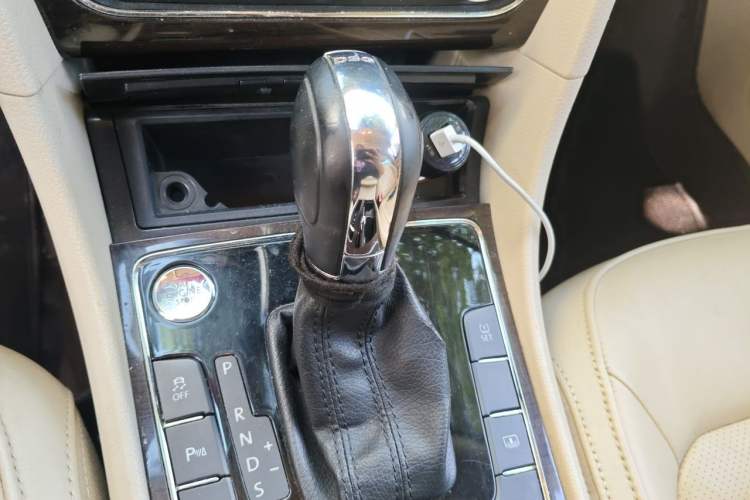 Used Volkswagen Passat 2015 2.0 TSI DSG Prestige Edition Gear Lever